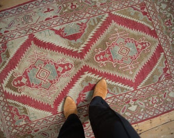 Alfombra caucásica vintage desgastada de 3,5 x 5,5