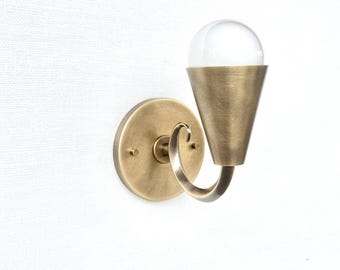 Retro-Style Modern Brass Wall Lamp — Industrial Style and Interior Lighting