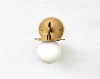 Hexagonal Brass Shade Wall Lamp — Modern Vintage-Style Lighting Fixture