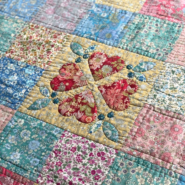 Heart to Heart Quilt Pattern, patchwork PDF sewing tutorial, easy appliqué, small floral ditsy Lawn fabrics, large cot or lap throw sizes