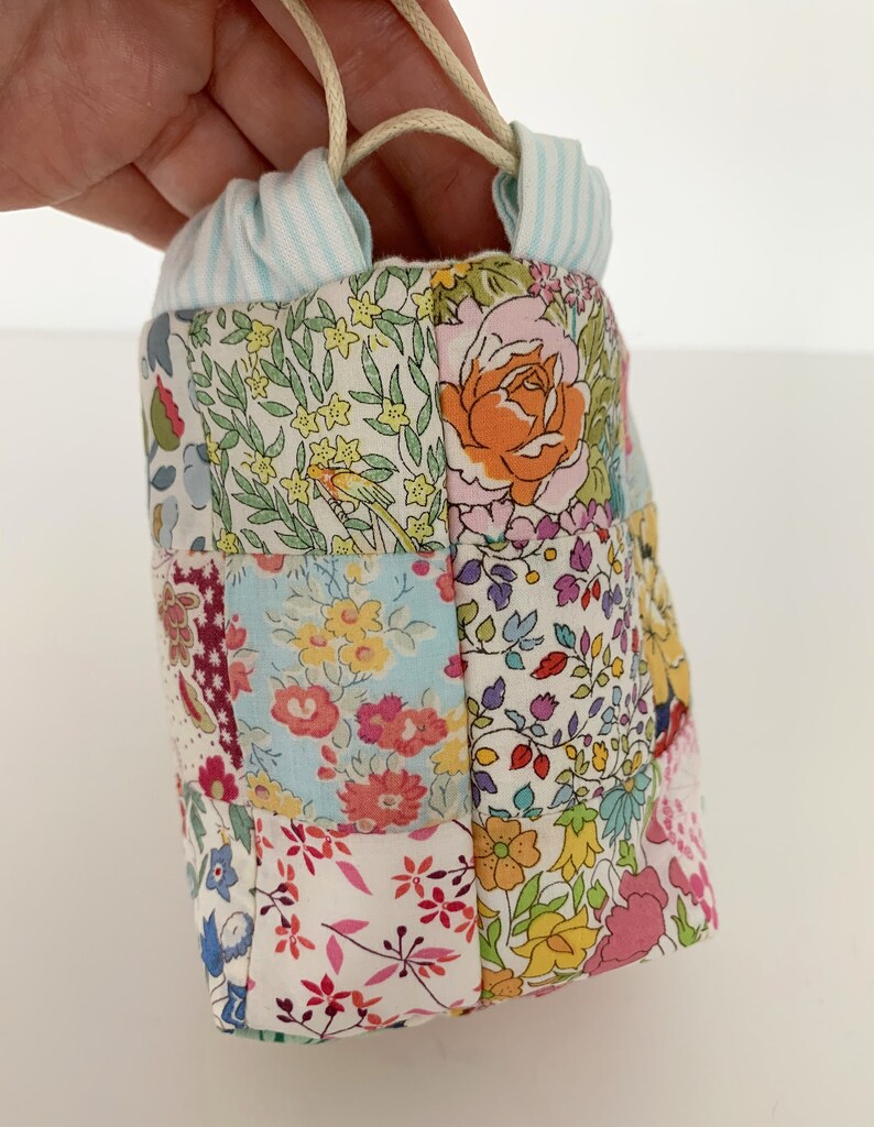 Drawstring Patchwork Bag Pattern, easy sewing tutorial for small modern pouch design, beginner friendly PDF instructions download by Tikki