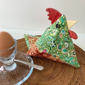 Easter Sewing Pattern, Patchwork Chicken Pattern, triangular shape, log cabin quilt block, 3D Chicken, Quilters' egg cosy, PDF pattern