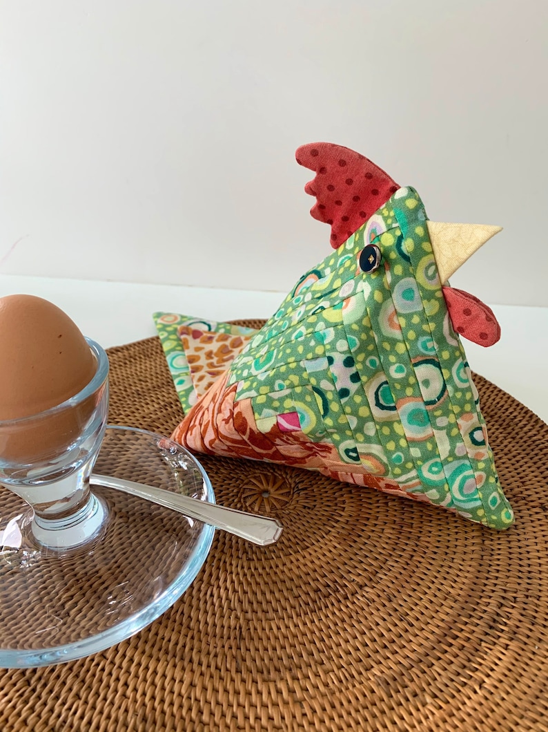 Easter Sewing Pattern, Patchwork Chicken Pattern, triangular shape, log cabin quilt block, 3D Chicken, Quilters' egg cosy, PDF pattern