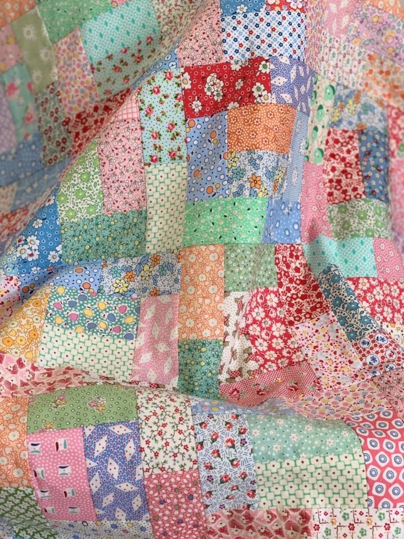 Easy Baby Quilt Pattern, beginner friendly fun patchwork sewing tutorial for ditsy 1930s fabrics, cot lap & single bed size, TikkiLondon PDF