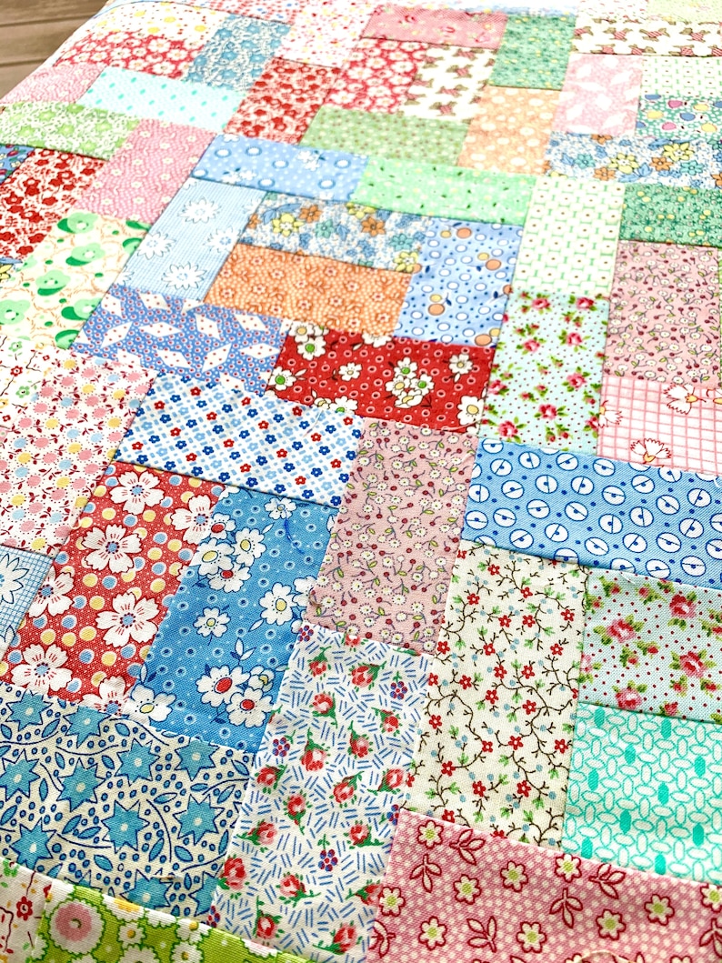 Fun Quilt Pattern, baby cot size, patchwork quilt design, easy beginner sewing, 3 size options, PDF sewing pattern, 1930s fabrics pattern