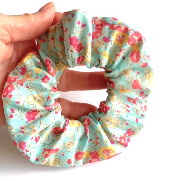 Hair Scrunchie PDF Sewing Pattern for easy elastic DIY hair accessory, make hair ties in favorite fabrics with one size fits all tutorial.