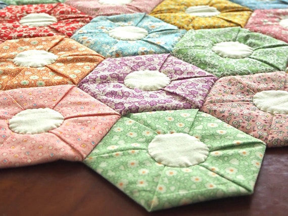 Hexagon Quilt PDF Pattern, Unique Fabric Folding Method, Quilt as You Go  Folded Patchwork Hexie Blocks, Hand Sewing Project by Tikki London 