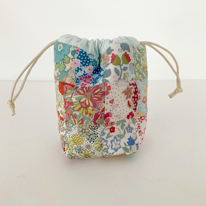 Drawstring Patchwork Bag Pattern, easy sewing tutorial for small modern pouch design, beginner friendly PDF instructions download by Tikki