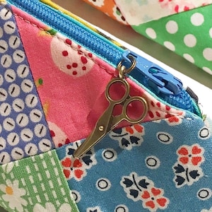 Zipper Pouch Pattern, triangular prism shape, modern patchwork, pencil case, zippy pouch, sewing pattern