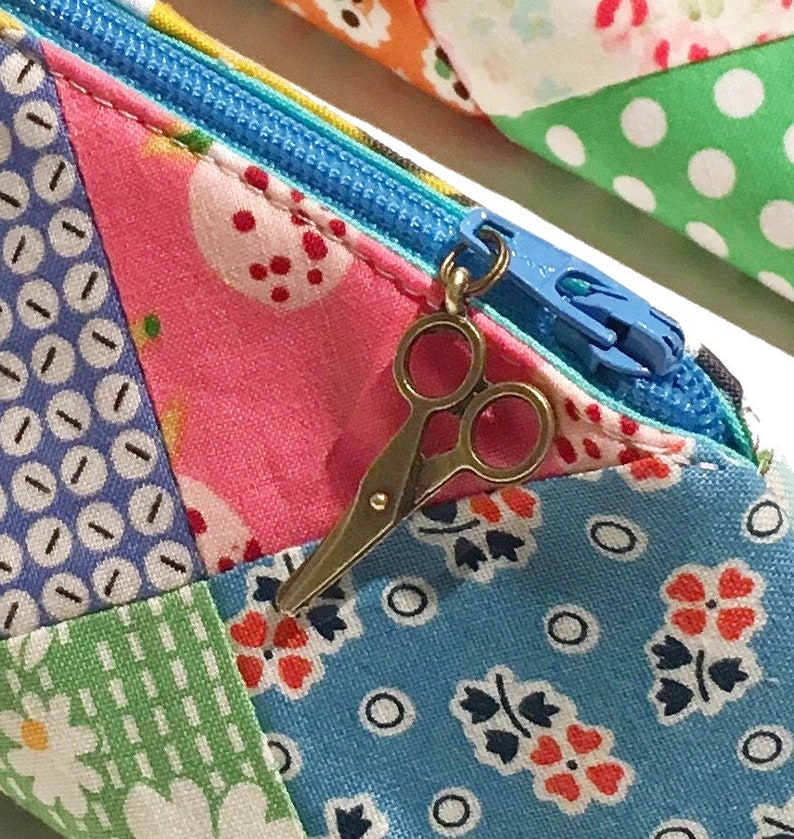 Zipper Pouch Pattern, triangular prism shape, modern patchwork, pencil case, zippy pouch, sewing pattern