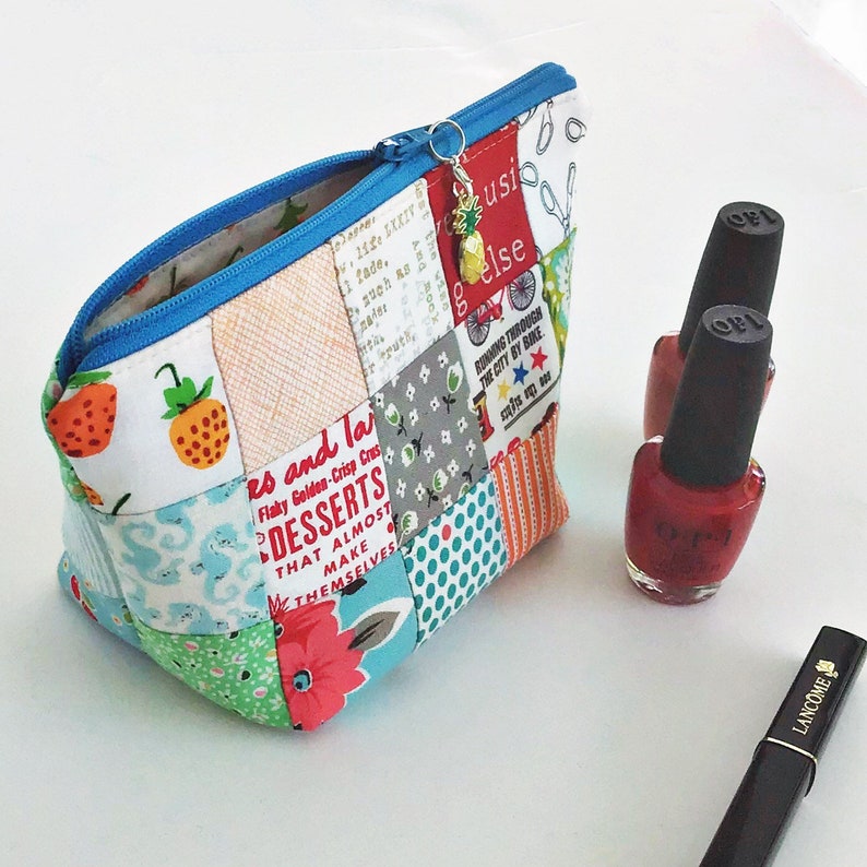 Patchwork Zip Pouch Sewing Pattern, 7 by 4 inch cute quilt bag for make-up cosmetics or bits & bobs, easy tutorial, beginner friendly PDF