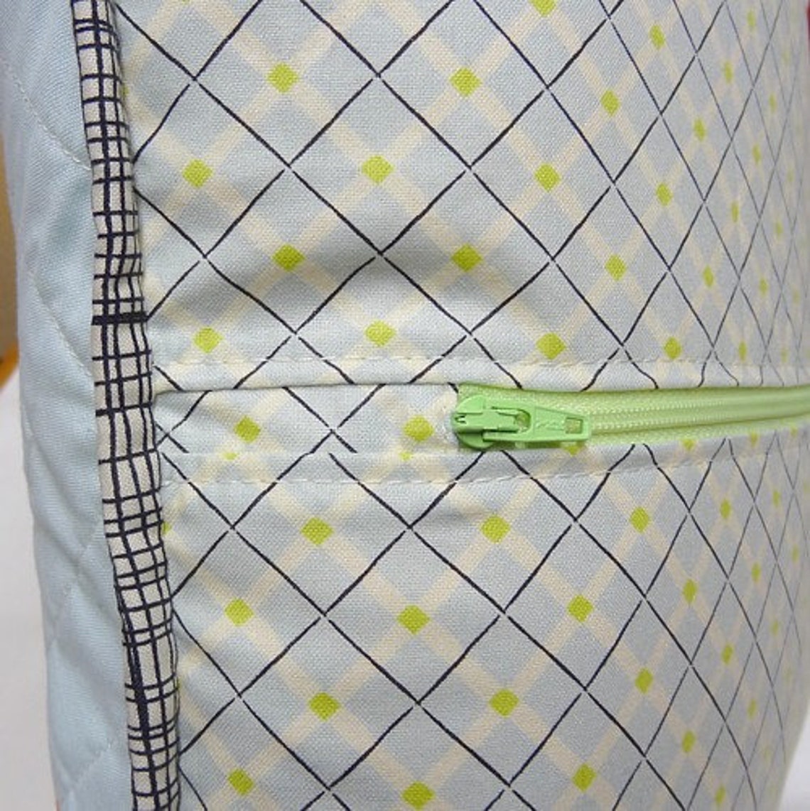 Modern quilted 18 inch square pillow PDF sewing pattern A la Etsy