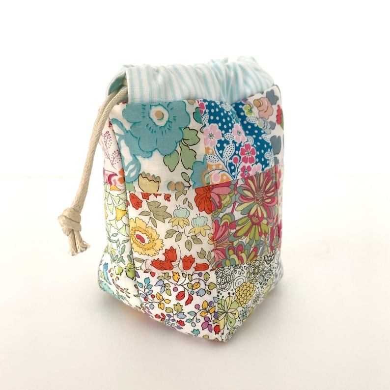 Sample bag made in Liberty London Tana Lawn small ditsy floralf abrics, Drawstring Patchwork Bag Pattern, easy sewing tutorial for small string pouch, beginner friendly PDF instructions.
