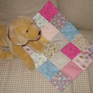 Make your first quilt, Starter Quilt Sewing Pattern for the Complete Beginner, Easy & small size patchwork to learn the basics, sewing tutorial by Tikki London