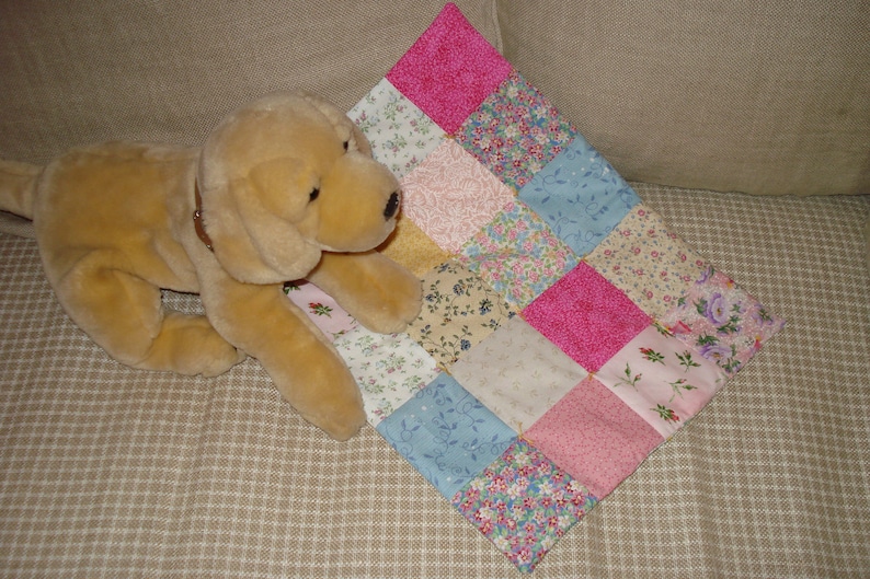 Make your first quilt, Starter Quilt Sewing Pattern for the Complete Beginner, Easy & small size patchwork to learn the basics, sewing tutorial by Tikki London