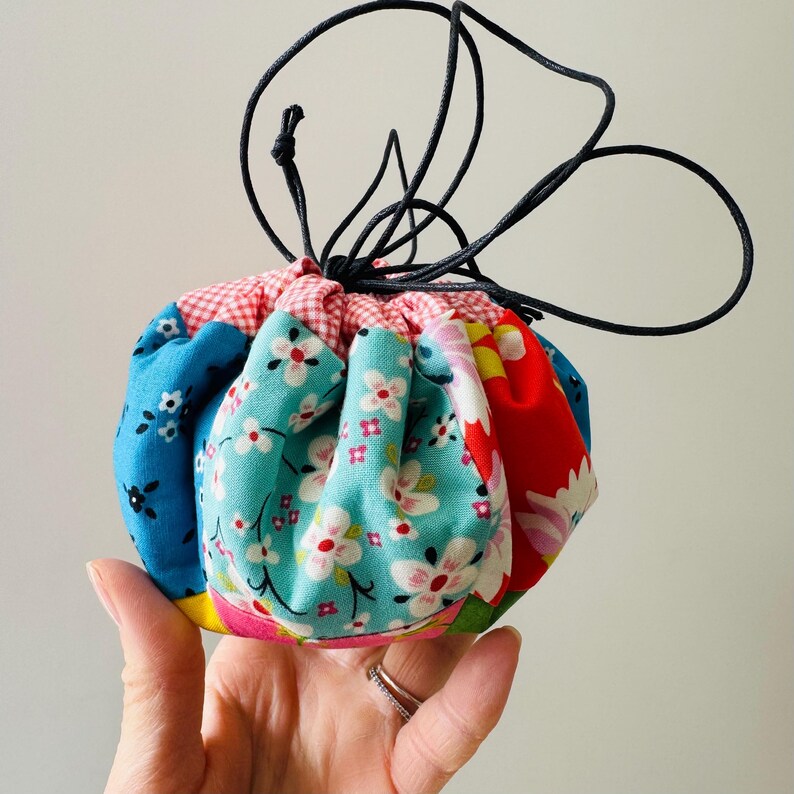 Round Patchwork Drawstring Pouch Sewing Pattern (PDF): Easy Bag for Cosmetics, Notions & Small Items