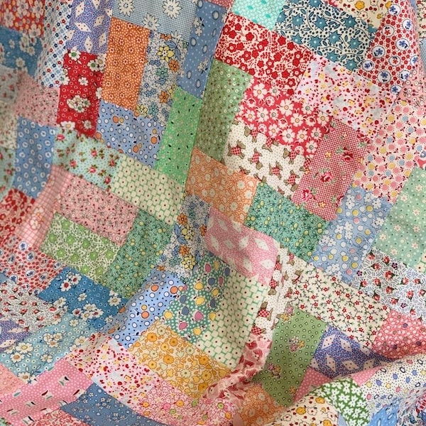 Eenvoudig babyquiltpatroon, beginnersvriendelijke, leuke patchwork-naai-tutorial voor ditsy stoffen uit de jaren 30, kinderbedje en eenpersoonsbedmaat, TikkiLondon PDF