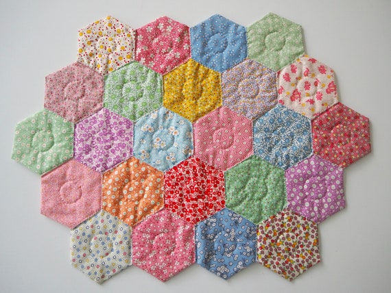 Hexagon Quilt PDF Pattern, Unique Fabric Folding Method, Quilt as You Go  Folded Patchwork Hexie Blocks, Hand Sewing Project by Tikki London 