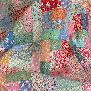 Easy Baby Patchwork Quilt Sewing Pattern: Retro 1930s Fabrics, Multiple Sizes (PDF)