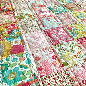 Beginner patchwork baby quilt pattern, Liberty London Florals newborn crib blanket tutorial PDF