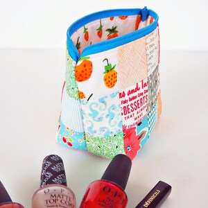 Patchwork Zip Pouch Sewing Pattern, 7 by 4 inch cute quilt bag for make-up cosmetics or bits & bobs, easy tutorial, beginner friendly PDF