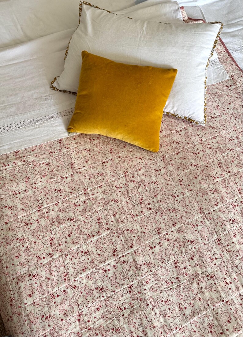 Backing of Triple Squares Quilt Pattern, Easy Traditional Patchwork Sewing Tutorial (PDF) Eiderdown paisley fabric