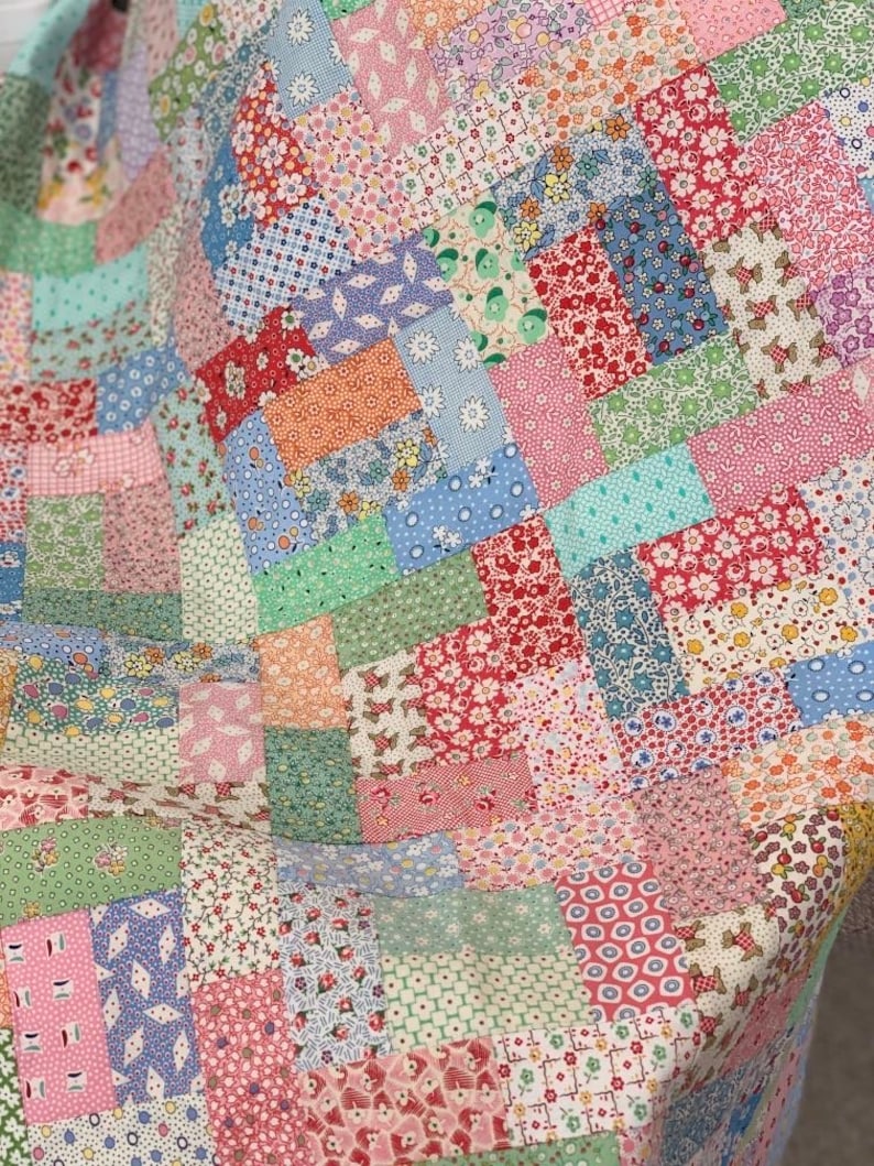 Fun Quilt Pattern, baby cot size quilt design, easy beginner patchwork block, 3 size options, PDF sewing pattern, great for 1930s fabrics