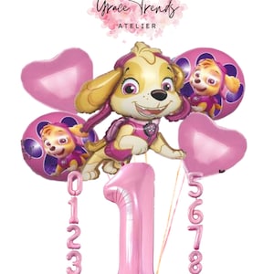 Puede incluir: Un conjunto de globos rosas con un personaje de dibujos animados y el número "1". Los globos incluyen diseños en forma de corazón y redondos, junto con los números 0-9. La imagen también incluye el texto "Grace Trends ATELIER".