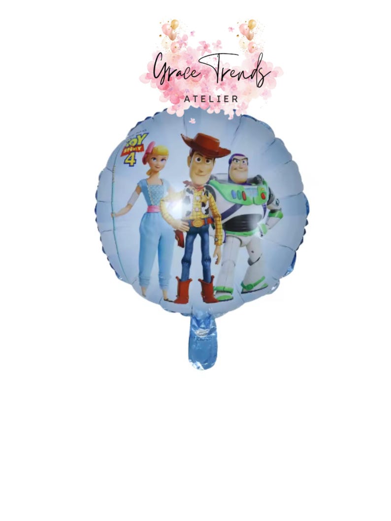 K&ouml;nnte beinhalten: Hellblauer Folienballon mit Figuren aus Toy Story 4: Bo Peep, Woody und Buzz Lightyear. Der Ballon hat eine runde Form mit blauem Rand und einem blauen Band unten. Der Text "Toy Story 4" ist sichtbar.