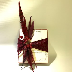 Gift Box Wrapping for Men, Gift Ideas For Him, Burgundy Gift Wrapping, Feathers Gift Box, Wrap Christmas Gift Ideas, Birthday Gift Ideas