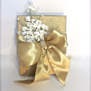 Caja de regalo de encaje dorado hecha a mano: recuerdo de boda shabby chic (12,7 x 18,8 x 2,5 cm) imagen 1