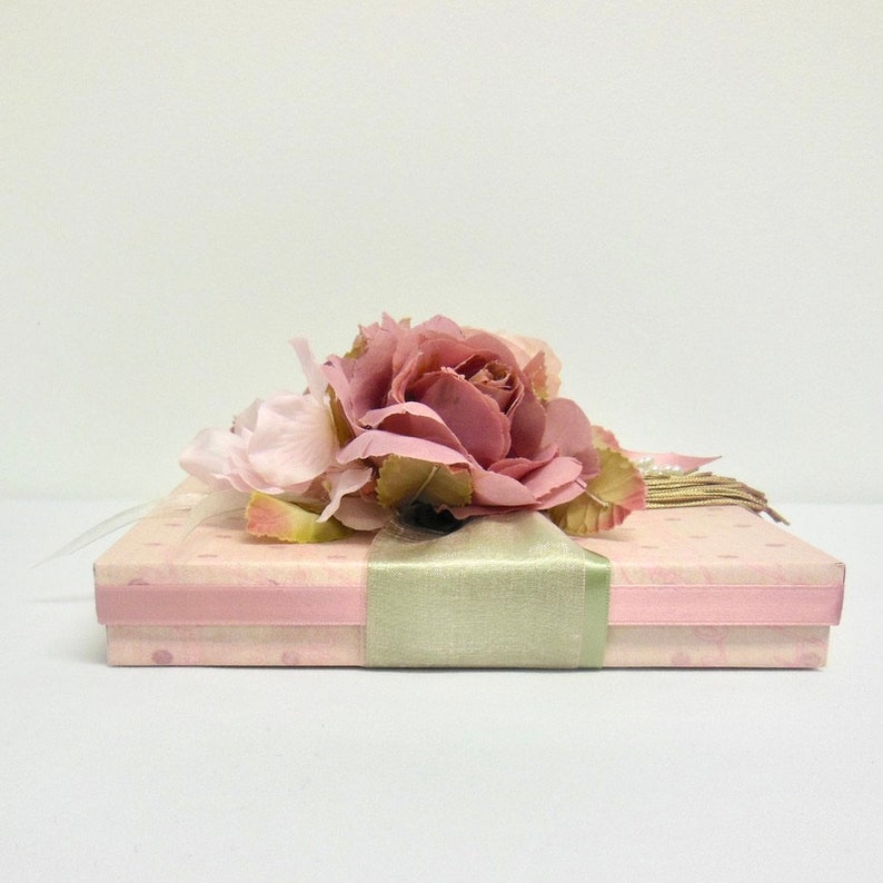 Presentask med blush-rosor: Handgjord bröllopsgåva, smyckesask (7x5x1) bild 5