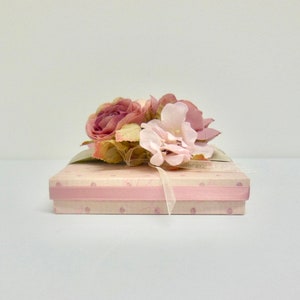 Presentask med blush-rosor: Handgjord bröllopsgåva, smyckesask (7x5x1) bild 6