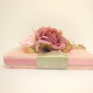 Presentask med blush-rosor: Handgjord bröllopsgåva, smyckesask (7x5x1) bild 2