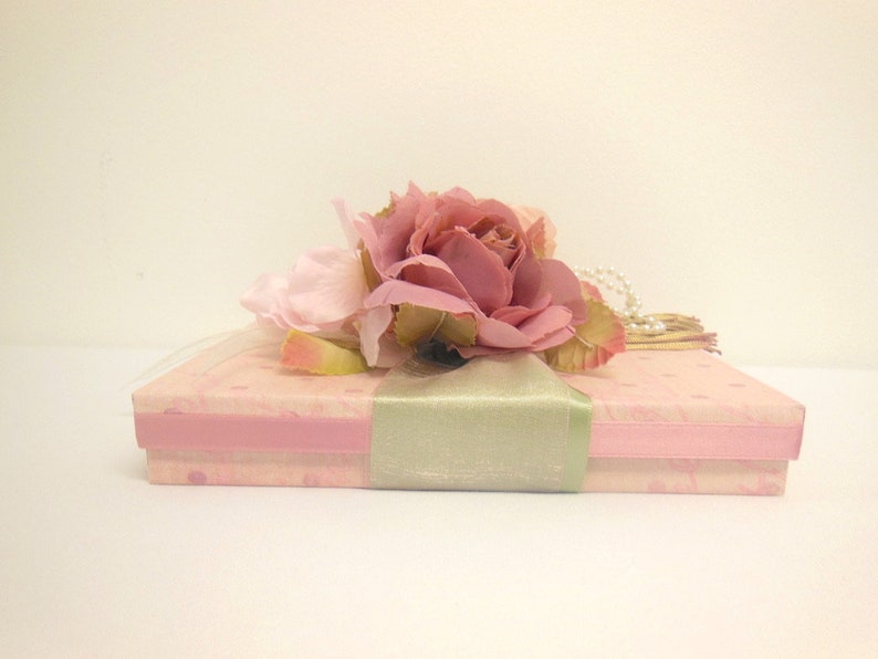 Presentask med blush-rosor: Handgjord bröllopsgåva, smyckesask (7x5x1) bild 2