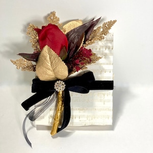 Gift Box Wrapping for Men, Gift Ideas For Him, Burgundy Gift Wrapping, Feathers Gift Box, Wrap Christmas Gift Ideas, Gift Ideas