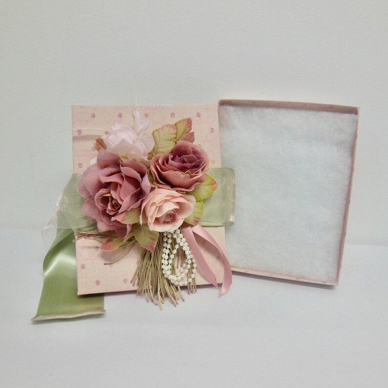 Presentask med blush-rosor: Handgjord bröllopsgåva, smyckesask (7x5x1) bild 8