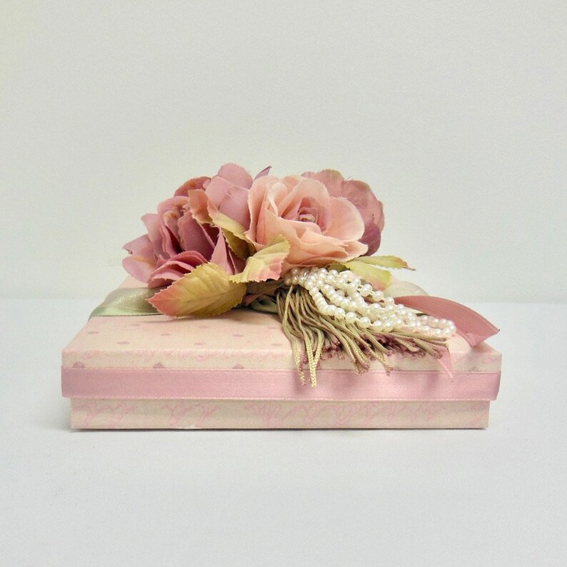 Presentask med blush-rosor: Handgjord bröllopsgåva, smyckesask (7x5x1) bild 4