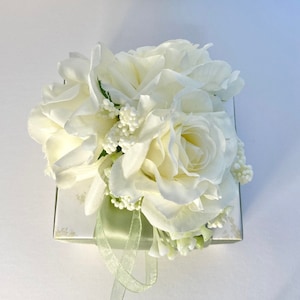 June Birthday Rose Sage Green Ivory Roses Gift Card Box Decorated Reusable Sustainable Special Gift Box Pre-Wrapped Gift Box