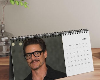 Pedro Pascal 2026-kalender | Kalender för kändisfans | Skrivbordsplanerare | Pedro Pascal-gåva för fans | Merchandise för TV-skådespelare | 12-månaderskalender | USA