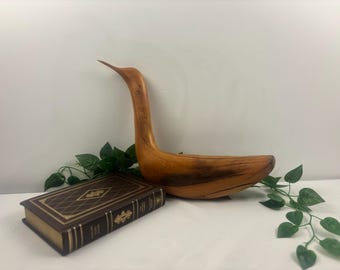 Escultura de pato de madera tallada a mano