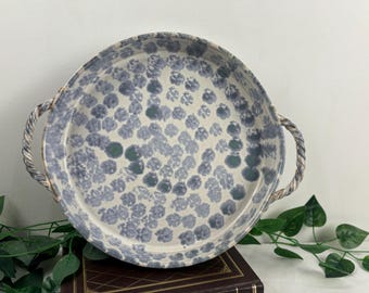 Bandeja de cerámica vintage con asas retorcidas - Estampado floral moteado en azul y verde