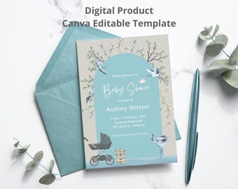 Puede incluir: Una invitación para baby shower con un diseño de arco turquesa, con una cigüeña, un cochecito y detalles florales. La invitación incluye el texto "Baby Shower" y los detalles del evento. También hay un sobre y un bolígrafo turquesa.