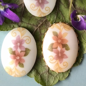 4 cabujones vintage de cristal satinado blanco violeta