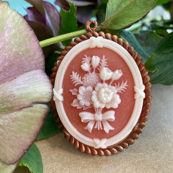 Vintage 1950's Garden Flower Cameo Cabochon