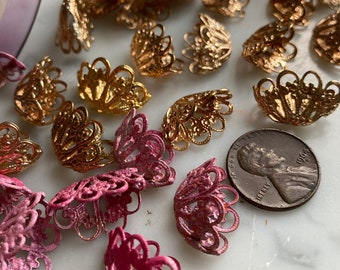15 Vintage Verigated Rosy Lace  Metal Flowers