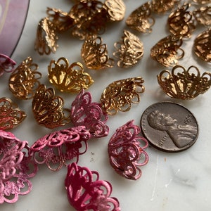 15 Vintage Verigated Rosy Lace  Metal Flowers