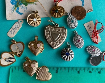 Petit médaillon coeur vintage des années 50 avec bijoux fabriqué en Allemagne de l'Ouest, 1 par commande