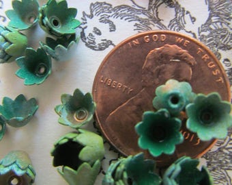 30 Tiny Shabby Chic Green Metal Flowers Centers