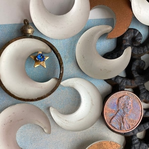 4 vintage matglazen maancabochon, vergulde achterkant Inspirerend 24 x 22 mm Over the moon!